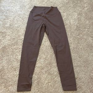 Excellent condition Vitality leggings in size large